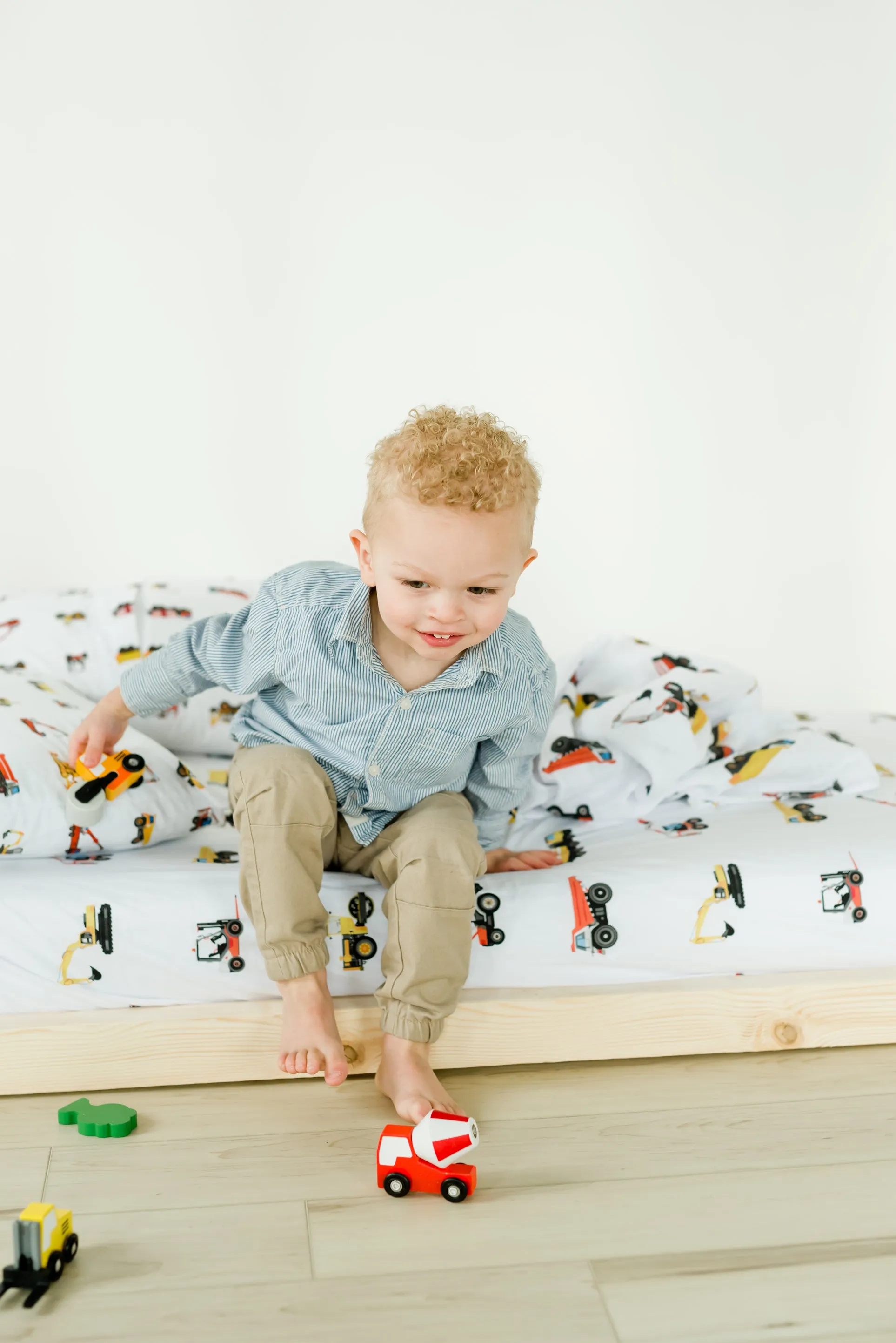 100% Cotton Fitted Crib Sheet - Construction Trucks