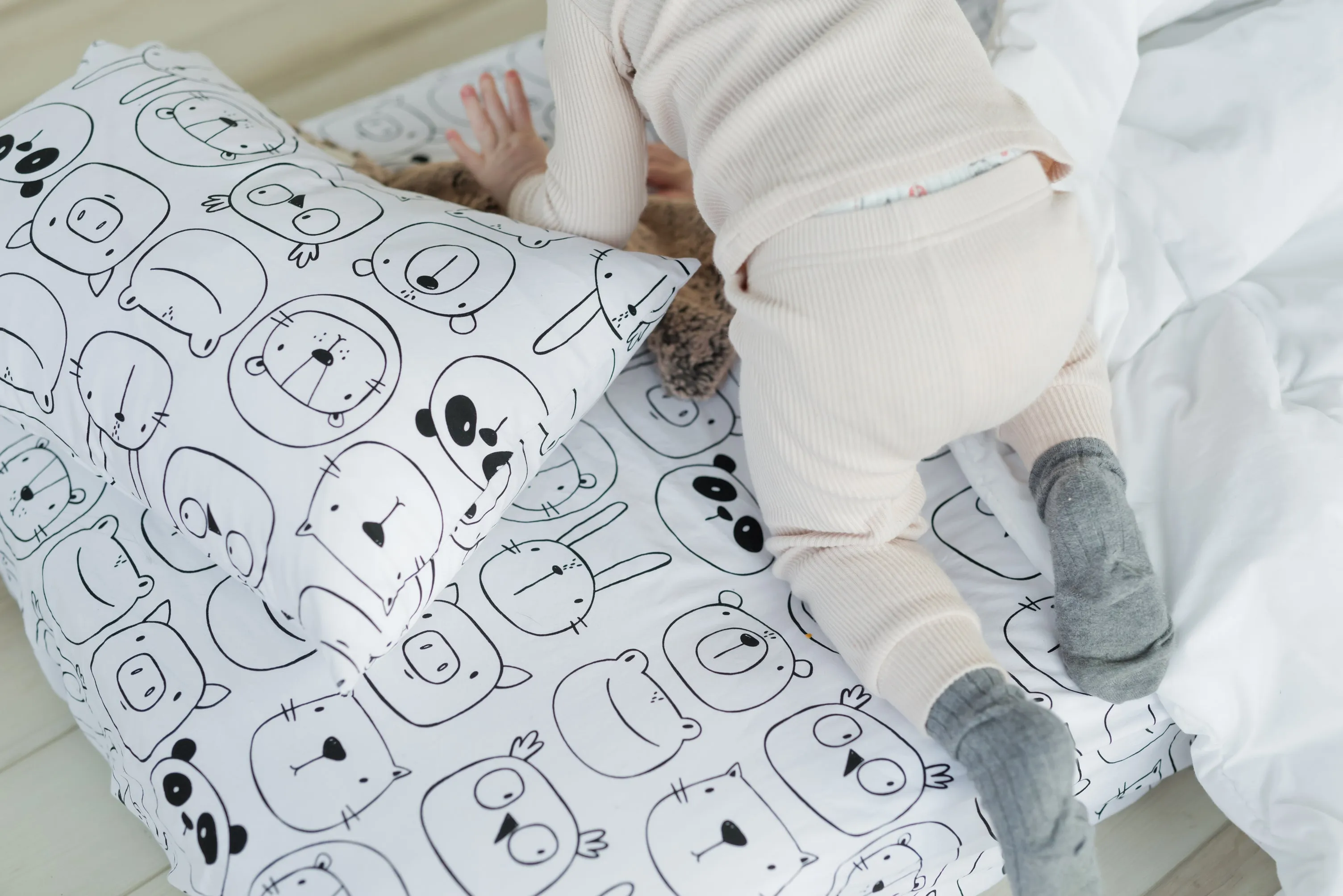 100% Cotton Fitted Crib Sheet - Monochrome Animals