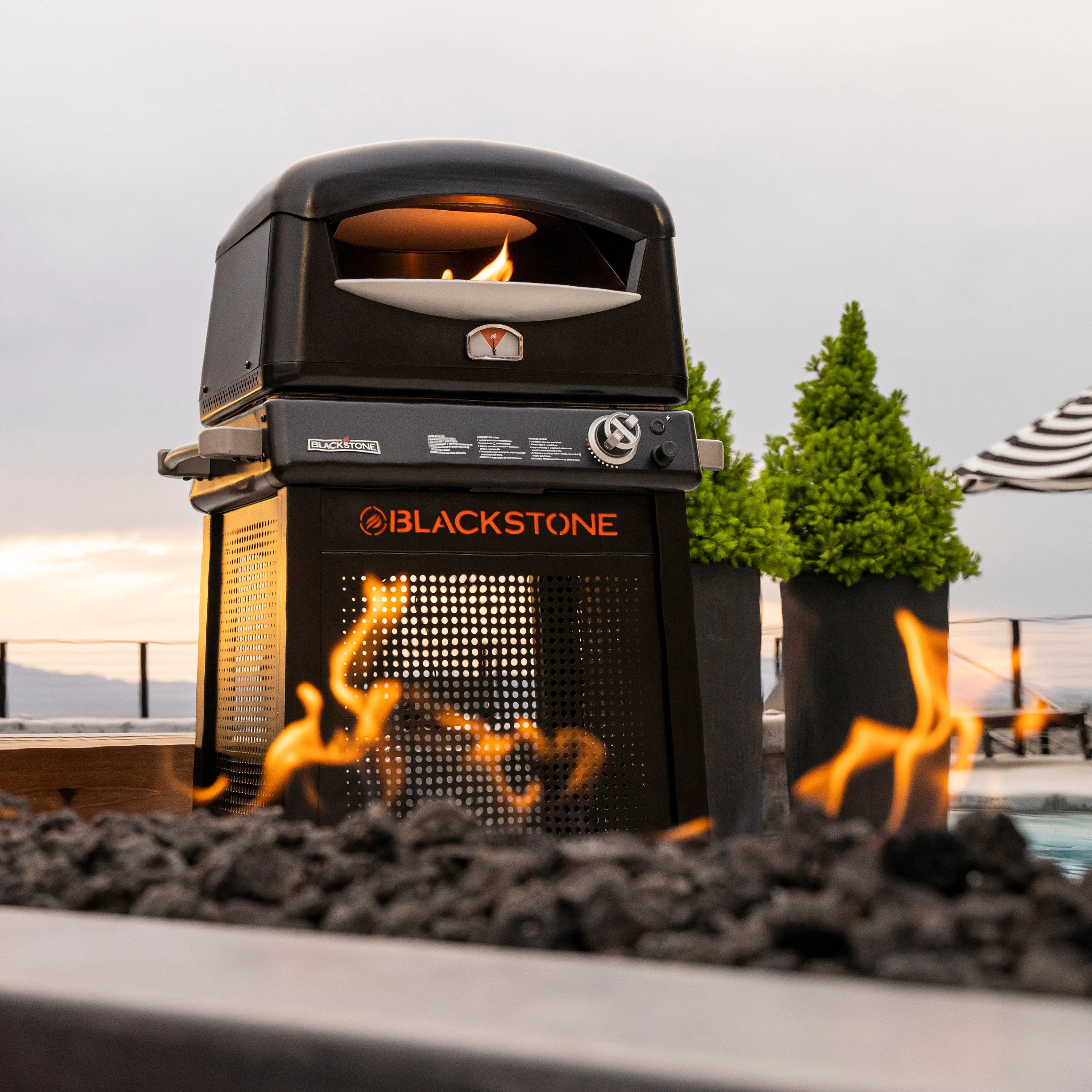 Blackstone Pizza Oven w/Cart - 6825