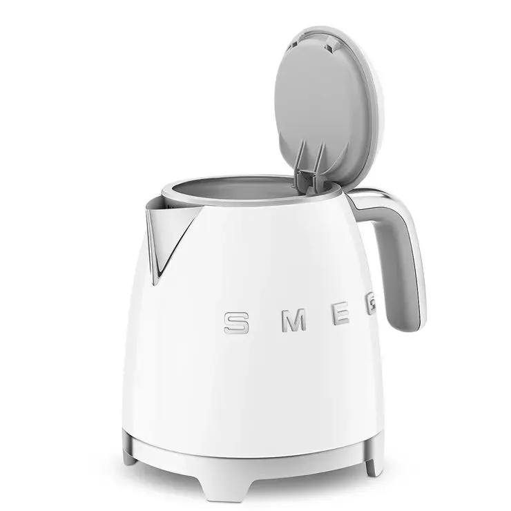 Smeg KLF05WHUK 0.8L Mini Kettle White, Retro 50's Style, Anti-Slip Base, Auto Shut Off, 1400W